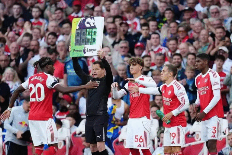 بررسی قانون پنج تعویض در فوتبال